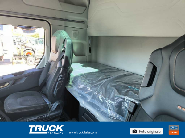 f-trucks-f-max-trattore-select-mega-cab-3600-mm-sku103207