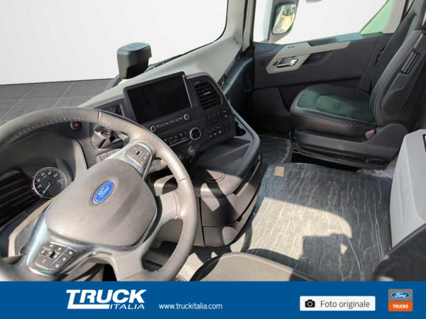 f-trucks-f-max-trattore-long-range-com-pack20-mega-cab-con-ehpas-3750-mm-sku103230