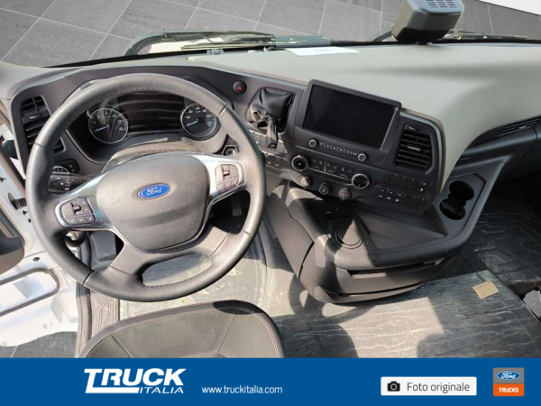 f-trucks-f-max-trattore-long-range-com-pack20-mega-cab-con-ehpas-3750-mm-sku103230