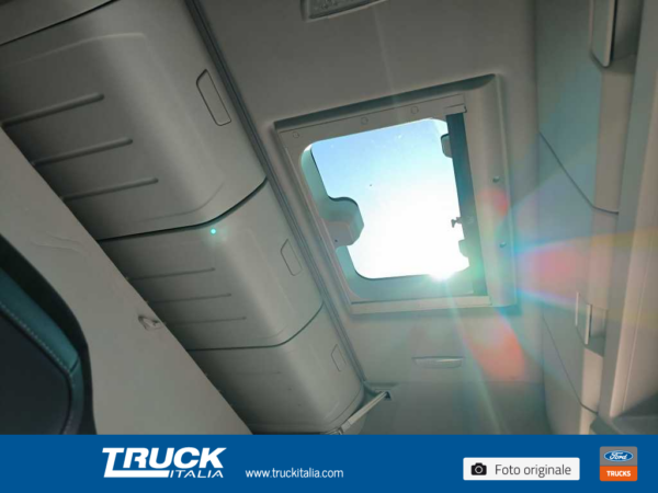 f-trucks-f-max-trattore-long-range-com-pack20-mega-cab-con-ehpas-3750-mm-sku103230